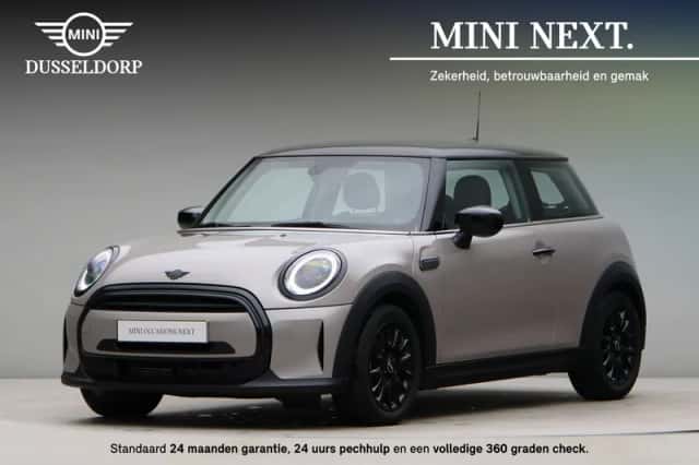 MINI Cooper (2022) thumbnail 1