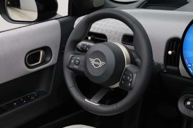 MINI Cabrio (2026) thumbnail 3
