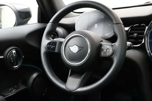 MINI Mini Electric (2022) thumbnail 2