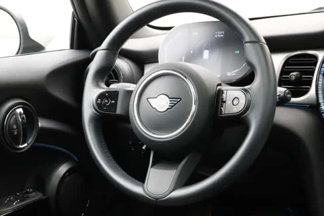 MINI Mini Electric (2022) thumbnail 2