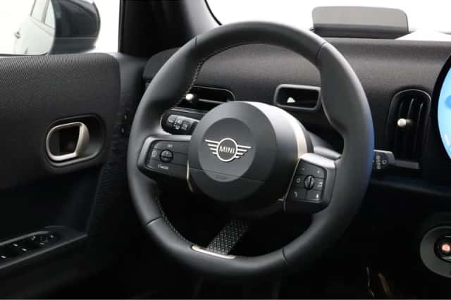 MINI Cooper (2026) thumbnail 2