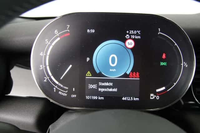 MINI Cooper (2022) thumbnail 3
