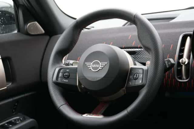 MINI Countryman (2025) thumbnail 2