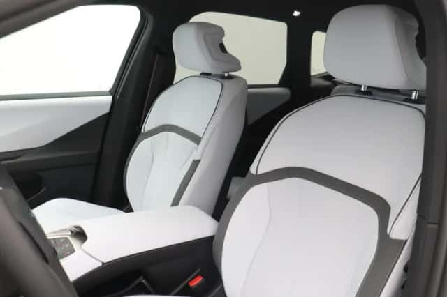 BMW iX3 (2026) thumbnail 4