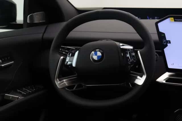 BMW iX3 (2026) thumbnail 2