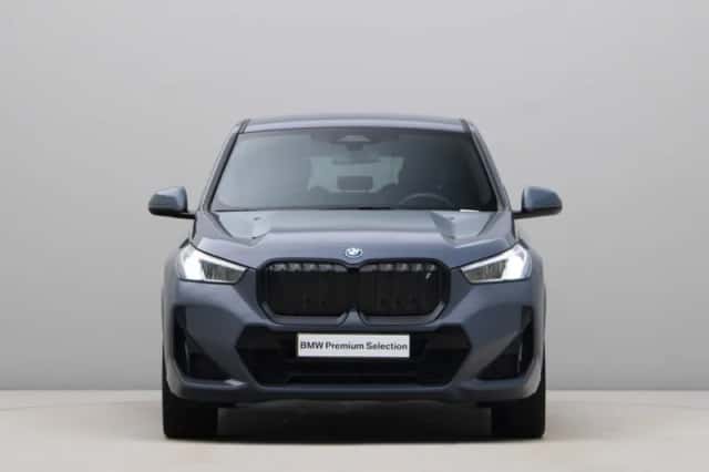 BMW iX1 (2023) thumbnail 2