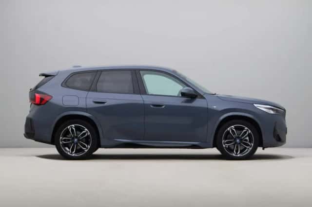 BMW iX1 (2023) thumbnail 4