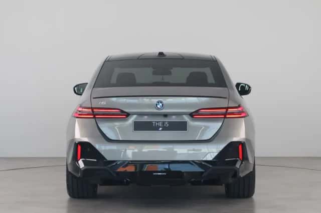 BMW i5 (2026) thumbnail 6