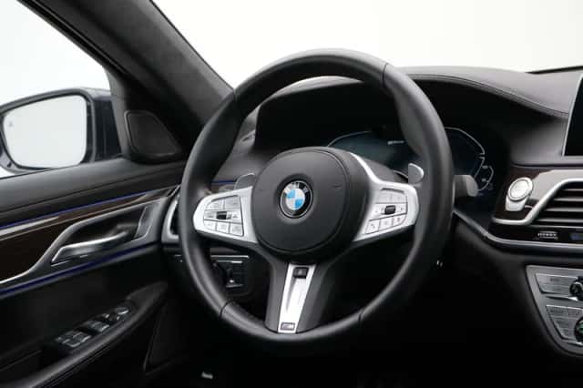 BMW 7-Serie (2022) thumbnail 2