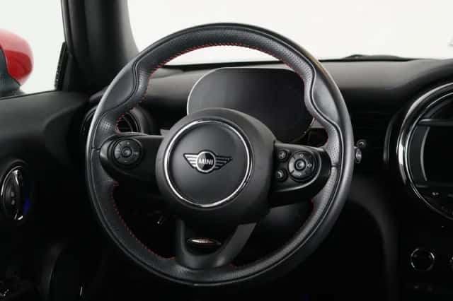 MINI Cooper (2021) thumbnail 2