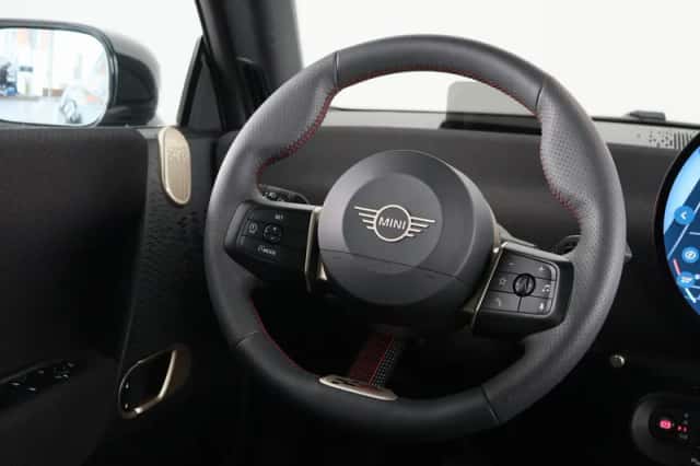 MINI Mini Electric (2025) thumbnail 2