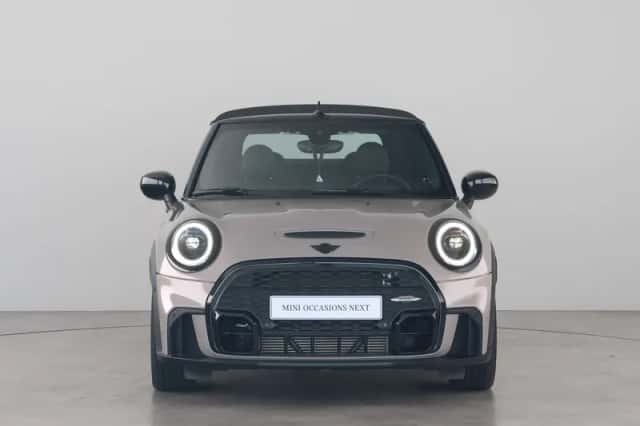 MINI Cabrio (2023) thumbnail 2