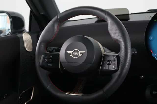 MINI Mini Electric (2024) thumbnail 2