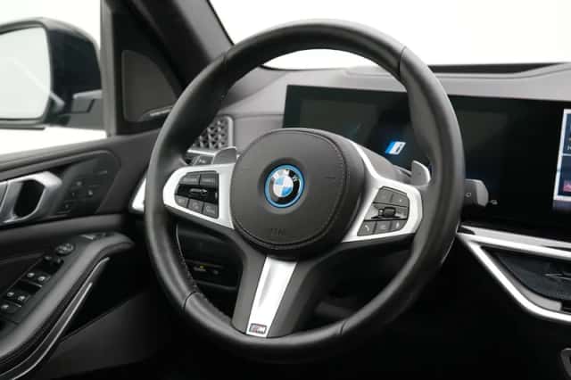 BMW X5 (2024) thumbnail 2