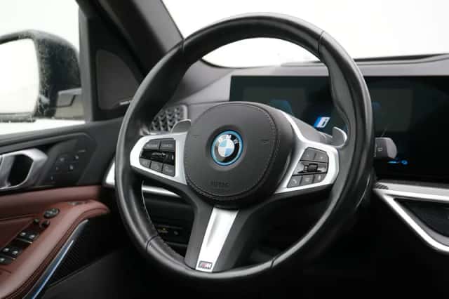 BMW X5 (2023) thumbnail 2