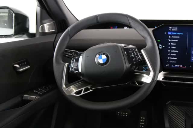 BMW iX3 (2026) thumbnail 2