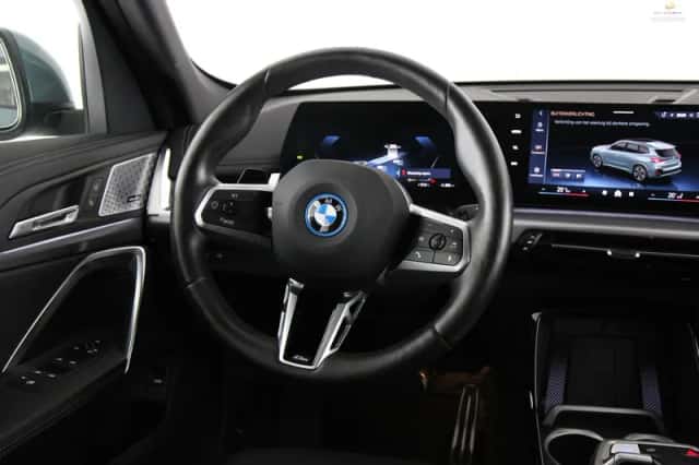 BMW iX1 (2025) thumbnail 2