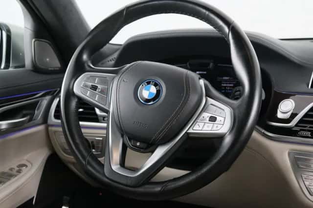 BMW 7-Serie (2022) thumbnail 2