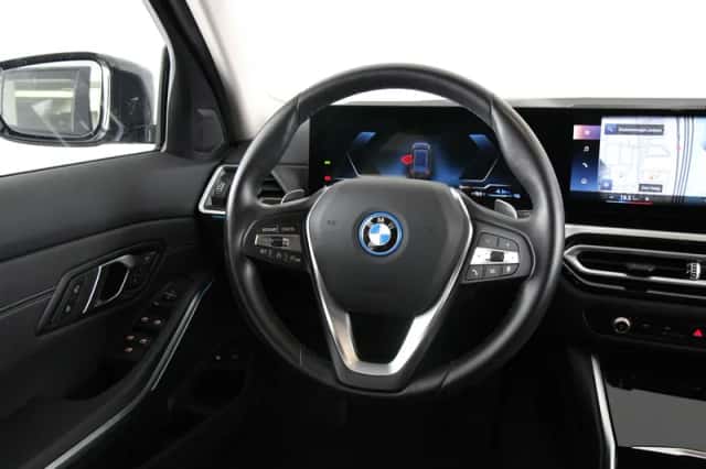 BMW 3-Serie (2023) thumbnail 2