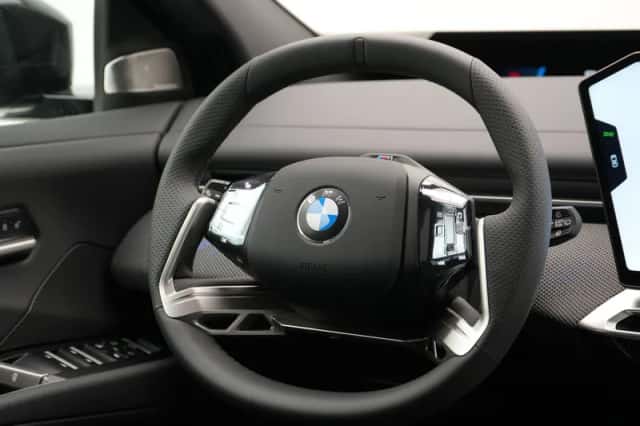 BMW iX3 (2026) thumbnail 2