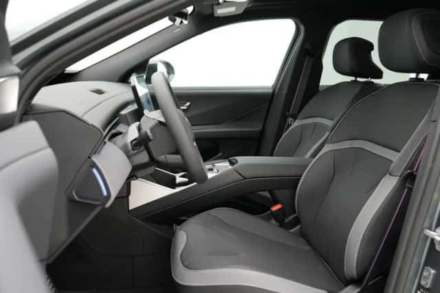 BMW iX3 (2026) thumbnail 5