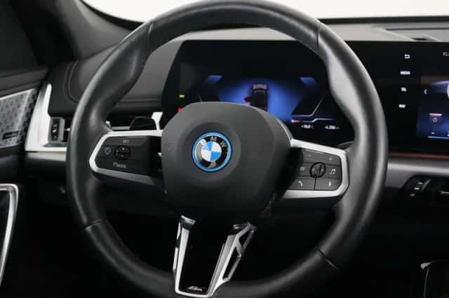 BMW iX1 (2025) thumbnail 2