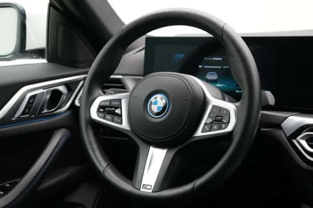 BMW i4 (2025) thumbnail 2
