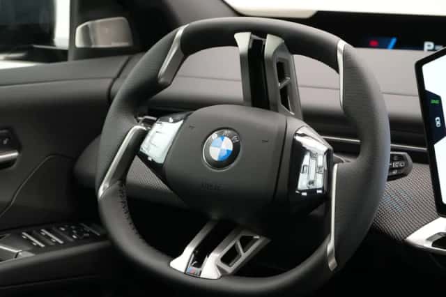 BMW iX3 (2026) thumbnail 2