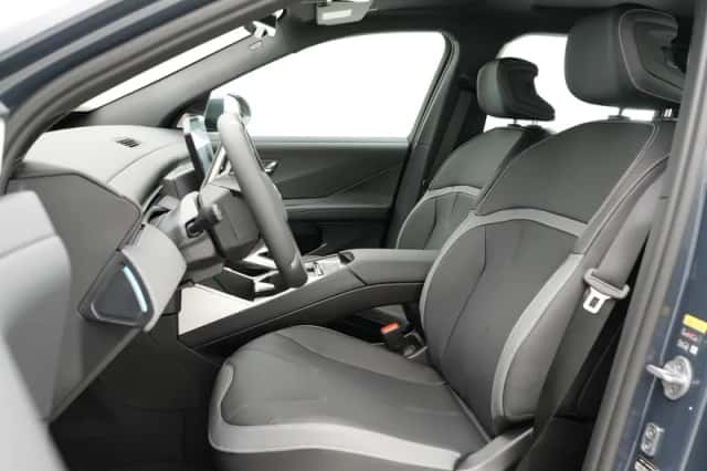 BMW iX3 (2026) thumbnail 5