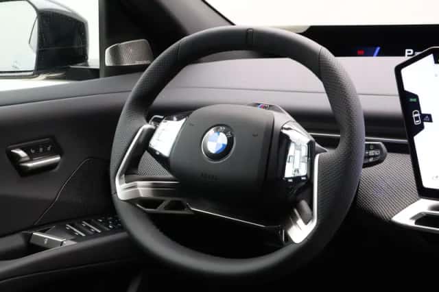 BMW iX3 (2026) thumbnail 2