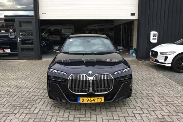 BMW 7-Serie (2024) thumbnail 2