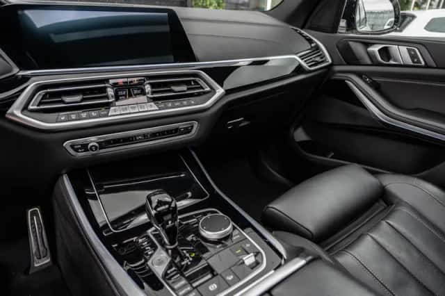 BMW X5 (2022) thumbnail 2