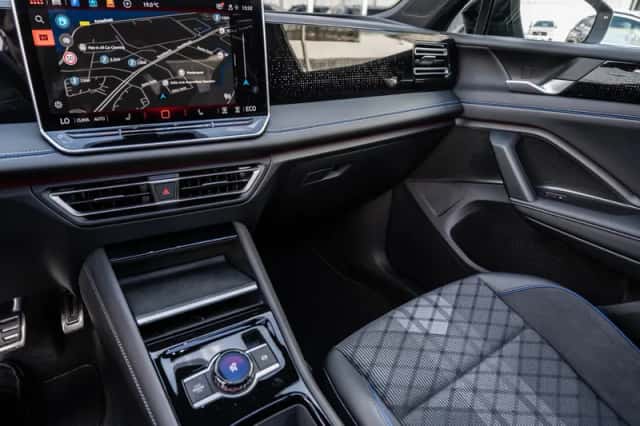 Volkswagen Tiguan (2025) thumbnail 2
