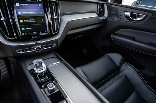 Volvo XC60 (2024) thumbnail 2