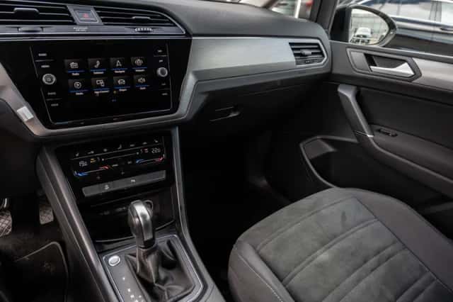 Volkswagen Touran (2023) thumbnail 2