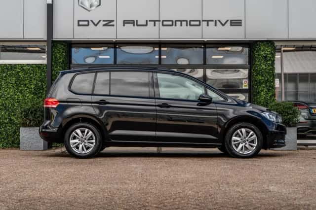 Volkswagen Touran (2023) thumbnail 4