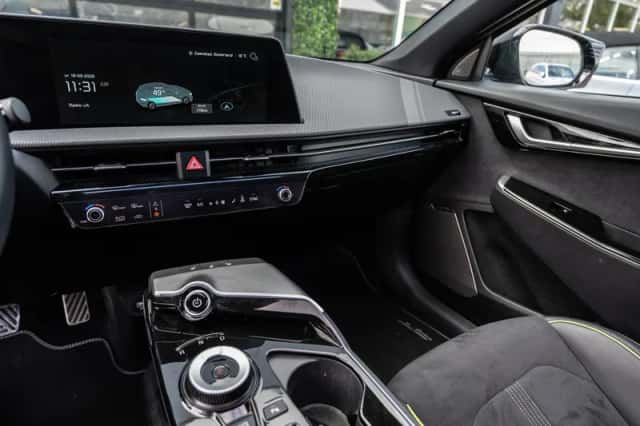Kia EV6 (2023) thumbnail 2