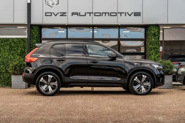 Volvo XC40 (2023) thumbnail 5