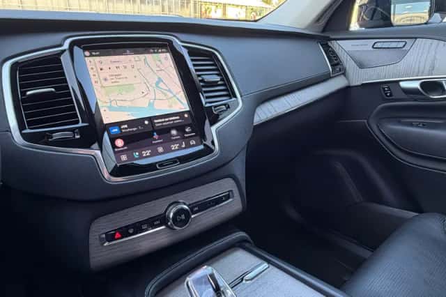 Volvo XC90 (2024) thumbnail 2