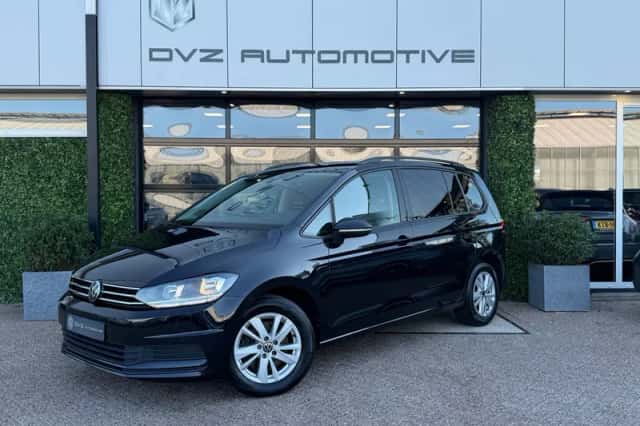 Volkswagen Touran (2023) thumbnail 1