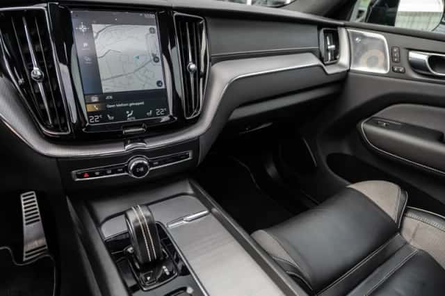 Volvo XC60 (2020) thumbnail 2