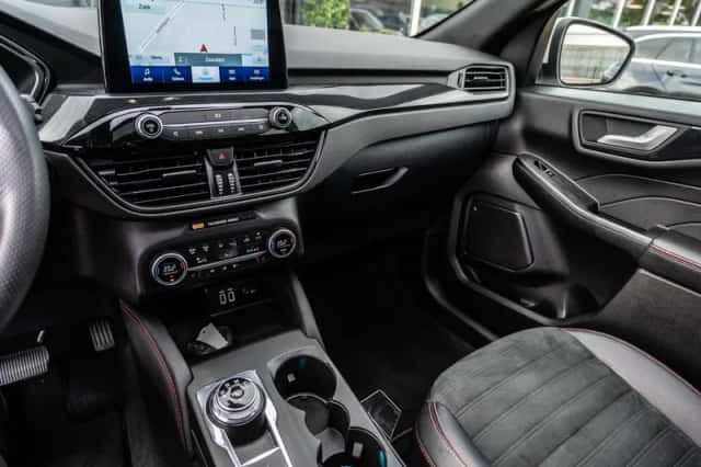 Ford Kuga (2021) thumbnail 2