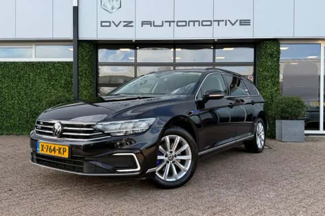 Volkswagen Passat (2021) thumbnail 1
