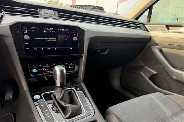 Volkswagen Passat (2021) thumbnail 2