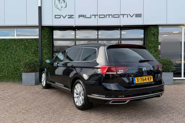 Volkswagen Passat (2021) thumbnail 3
