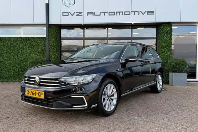 Volkswagen Passat (2021) thumbnail 5