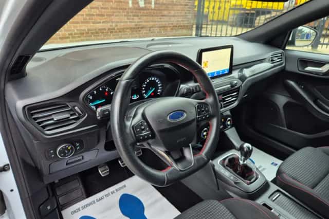 Ford Focus (2020) thumbnail 3