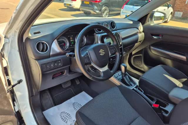 Suzuki Vitara (2021) thumbnail 3