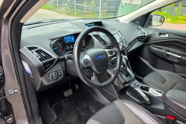Ford Kuga (2013) thumbnail 3