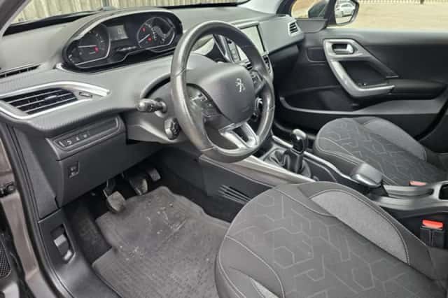 Peugeot 2008 (2017) thumbnail 3